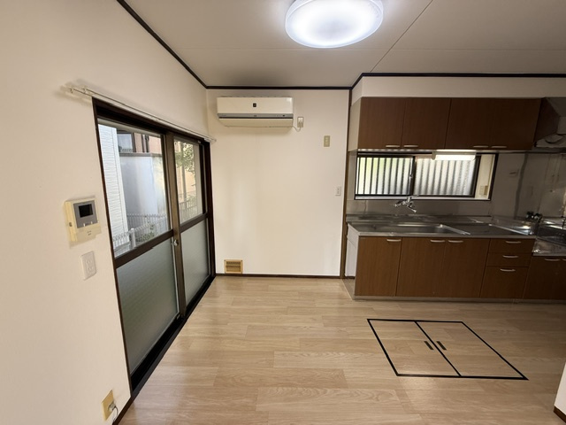越谷市弥栄町１丁目の一戸建ての居間・リビング