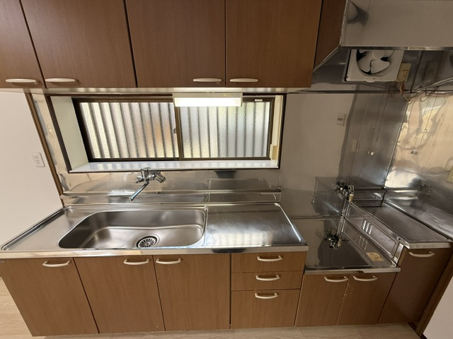 越谷市弥栄町１丁目の一戸建てのキッチン