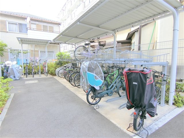 Le-lion西蒲田のその他共用部分|屋根付きラック式の駐輪場