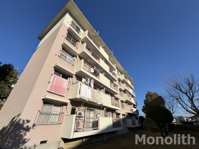 鶴山台23号棟の外観