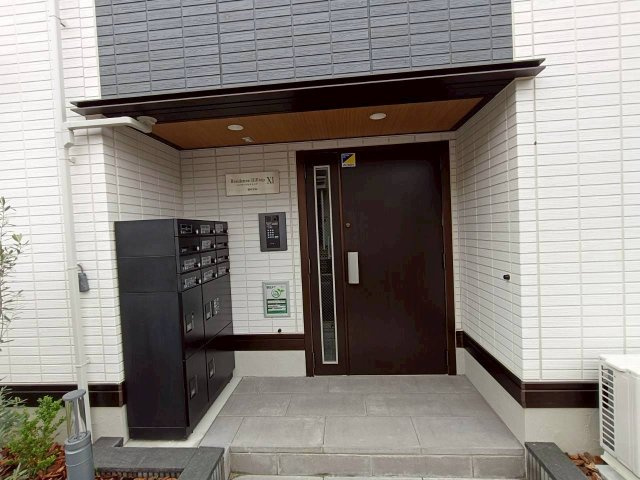 レジデンスヒルトップⅨのエントランス