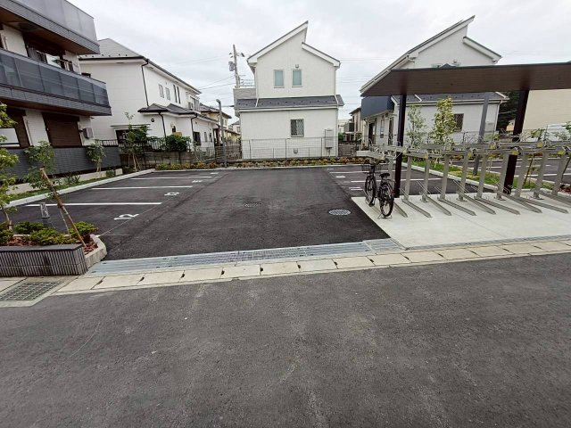 レジデンスヒルトップⅨの駐車場