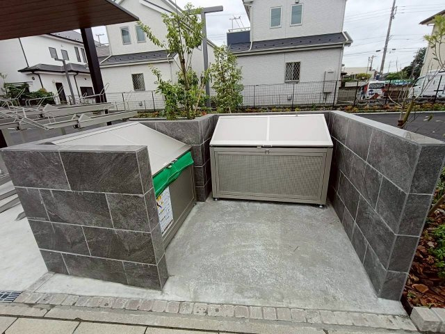 レジデンスヒルトップⅨのエントランス