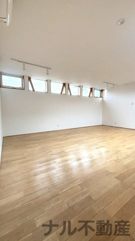 豊中市千里園3丁目　貸家の子供部屋|子供部屋です