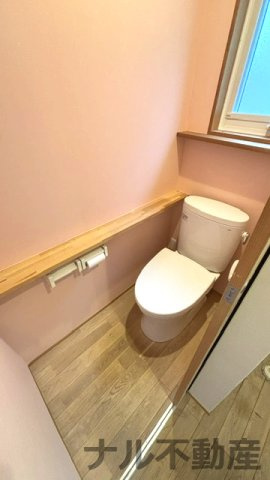 豊中市千里園3丁目　貸家のトイレ|ゆったりとした空間のトイレです