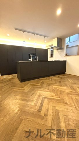 豊中市千里園3丁目　貸家の居間・リビング|おしゃれな居間です