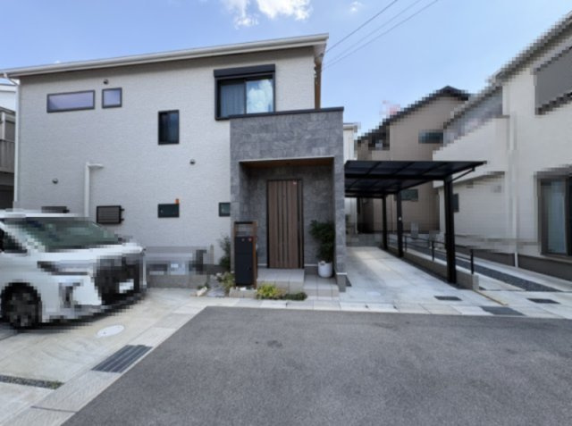 【商談中】長岡京市東神足２丁目の外観|前道幅員は約6.0ｍ、駐車が苦手な方も楽々です◎