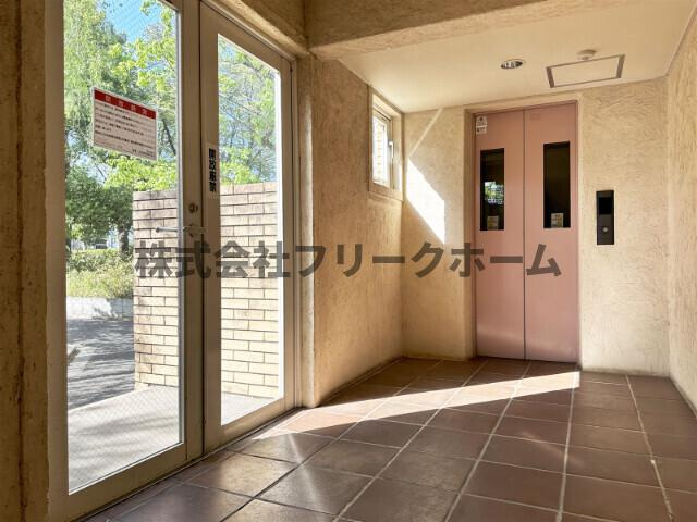 武蔵野市関前５丁目の賃貸マンションのロビー