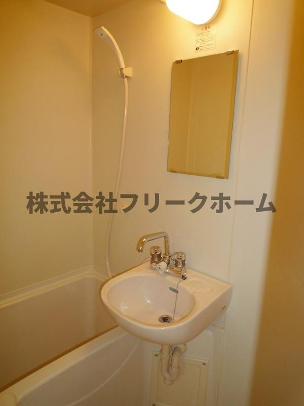 武蔵野市関前５丁目の賃貸マンションの浴室