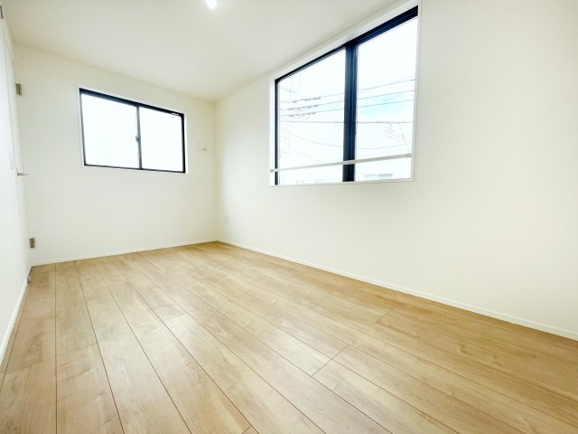 【洋室】 | ふじみ野市上福岡3丁目　新築一戸建住宅　全2棟　(ふじみ野店) | 洋室5.6帖：2面採光の風通しの良い洋室。