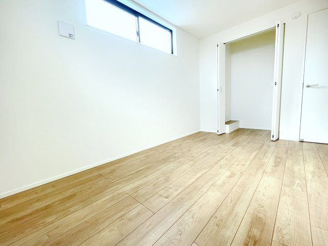 【洋室】 | ふじみ野市上福岡3丁目　新築一戸建住宅　全2棟　(ふじみ野店) | 洋室5.3帖：南東向きの2面採光の風通しの良い洋室。
