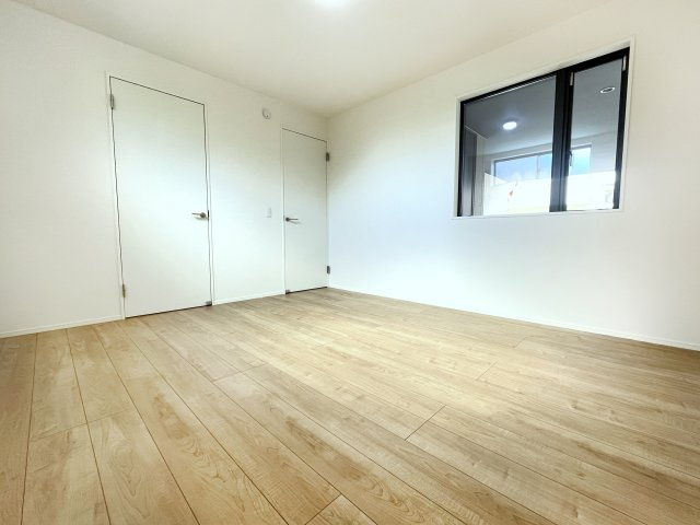 【洋室】 | ふじみ野市上福岡3丁目　新築一戸建住宅　全2棟　(ふじみ野店) | 洋室7.0帖：南東向き、2面採光の風通しの良いお部屋です。