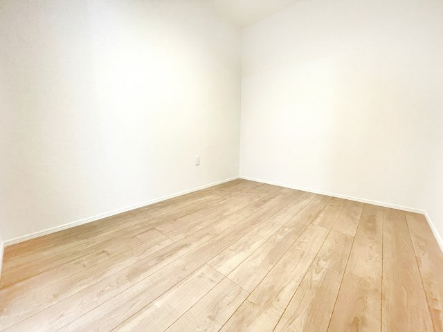 【収納】 | ふじみ野市上福岡3丁目　新築一戸建住宅　全2棟　(ふじみ野店) | ドレスルーム：洋室7.0帖に併設した3.0帖の収納。季節ものやかさばる物も便利に収納できます。