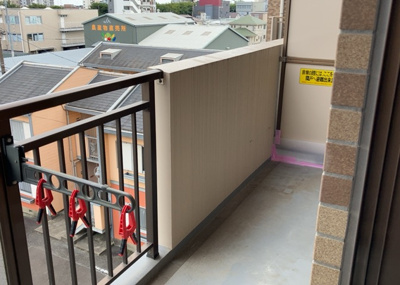 【バルコニー】 | ダイアパレス相模原中央 | 7.08㎡のワイドバルコニーは南東向きにつき陽当り・通風ともに良好です。洗濯物をゆったり乾かせるスペースが確保されており、ガーデニングや気分転換の場としても心地よくお使いいただけます。