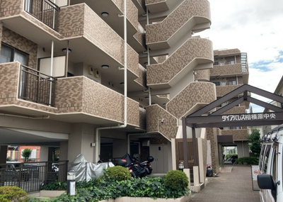 【現況写真】 | ダイアパレス相模原中央 | 6階建てマンションの4階部分に位置する空家物件です。2026年9月には水回り設備交換や全室クロス・床の張替などリフォーム完了予定。即引渡し可能な状態へ綺麗に仕上がる現況をご確認ください。