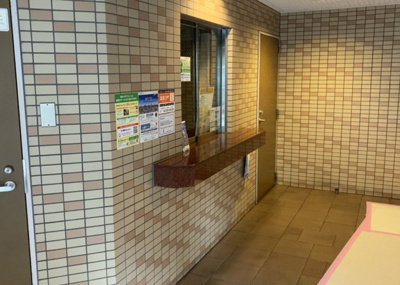 【受付】 | ダイアパレス相模原中央 | 巡回管理体制が敷かれており、共用部分の清掃や設備点検がしっかり行われています。管理組合による適切な管理がなされており、大規模修繕工事も2023年8月に実施済みの安心できるマンションです。