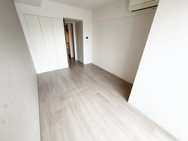 コンフォリア江坂の洋室