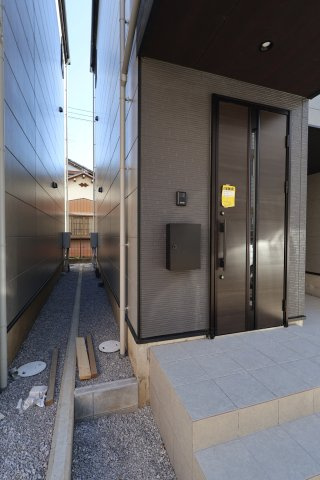 《仲介手数料無料》南区四谷３丁目6新築一戸建てCRAFT PiTの玄関