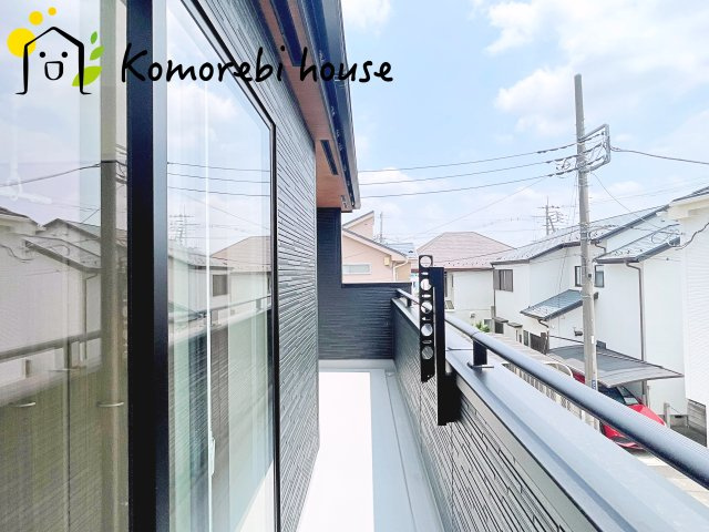 上尾市今泉2丁目　新築一戸建て　ブルーミングガーデン　03のバルコニー|お洗濯にも便利なバルコニー付き