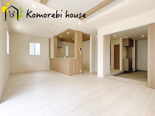 上尾市今泉2丁目　新築一戸建て　ブルーミングガーデン　03の居間・リビング|ゆったりとしたリビングです