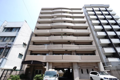 【外観】 | 【上質リノベ】藤和ハイタウン天満町 | 【耐震性】
耐震性の高さを判断するポイントは、
建築確認申請日が1981年6月1日以降の
新耐震基準に適合しているかどうか。
震度６程度の大地震でも
建物が崩壊しないレベルが基準になりました。