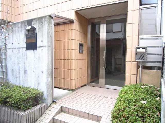 本駒込フラットのエントランス
