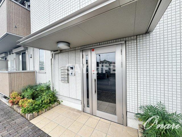セクレール北本町A棟のエントランス
