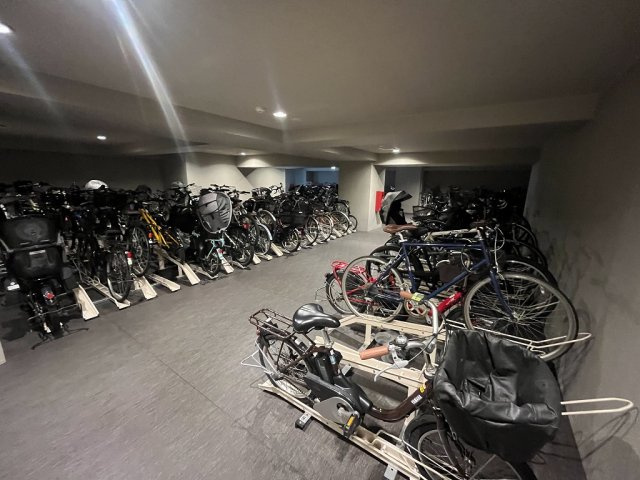 ウエリス新宿早稲田の森の駐輪場