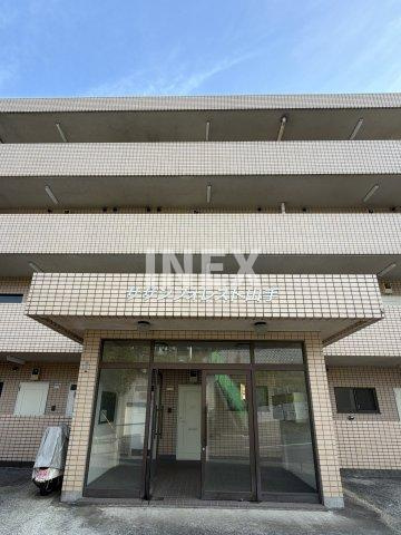 横浜市中区柏葉の賃貸マンションのエントランス