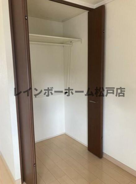 流山市向小金２丁目のアパートの収納