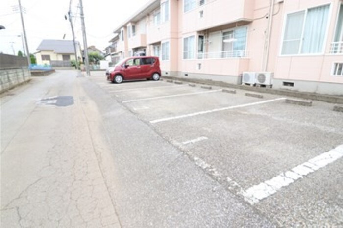 メルヴェイユ　Ⅱの駐車場