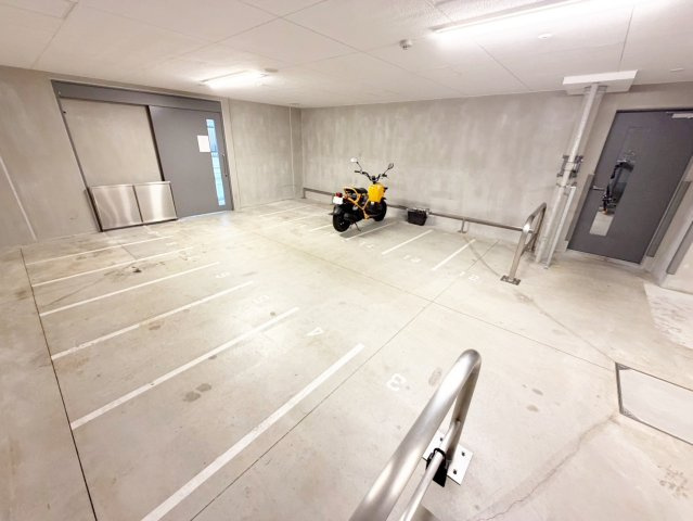 コンフォリア江坂の駐車場
