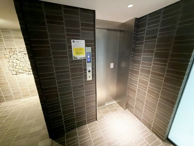 コンフォリア江坂のエントランス