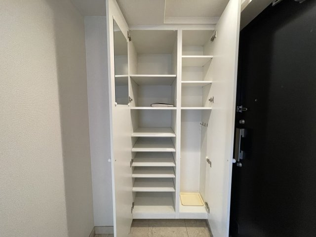 カイセイ本町の玄関