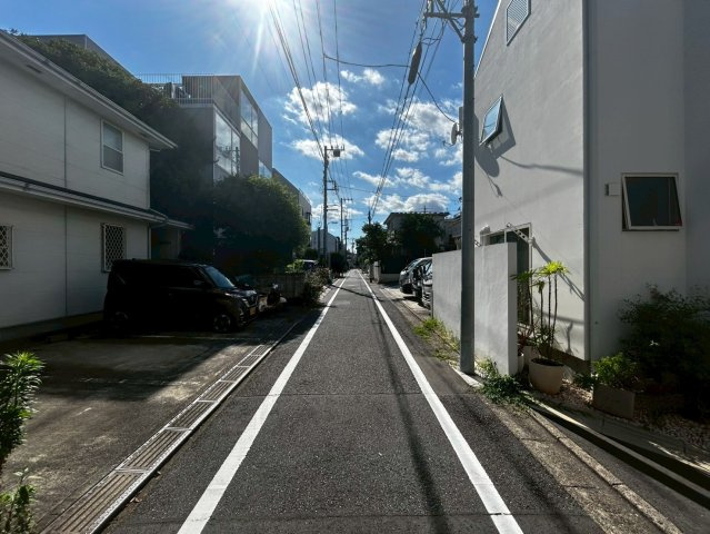 豊島区南長崎2丁目　中古戸建の前面道路含む現地写真|現地写真

現地ご見学希望・資料請求などお気軽にお問い合わせ下さい！
03-5990-5201