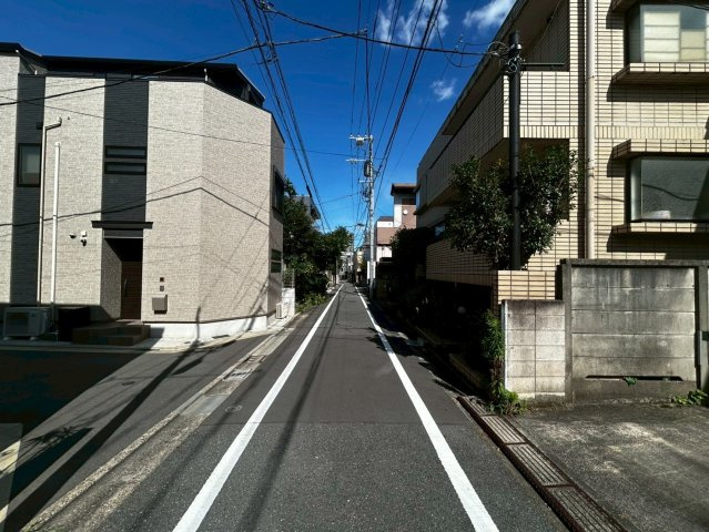 豊島区南長崎2丁目　中古戸建の前面道路含む現地写真|現地写真

現地ご見学希望・資料請求などお気軽にお問い合わせ下さい！
03-5990-5201