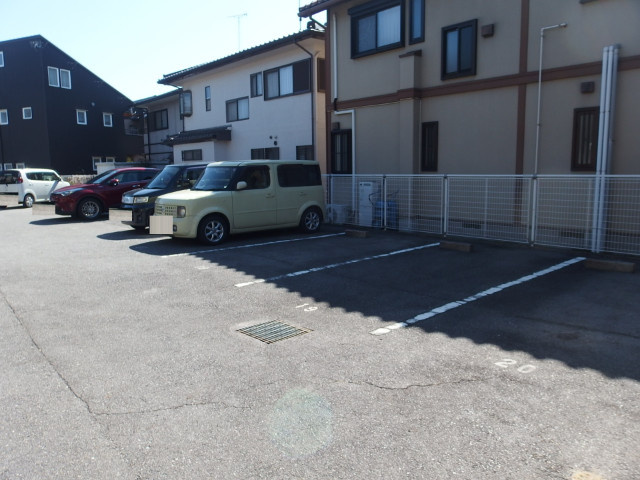シャトーリ牧御堂Ｂ棟の駐車場