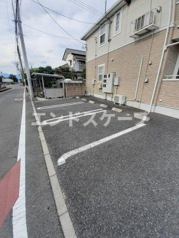 ラビスⅠの駐車場|高崎、前橋のお部屋探しはエンドスケープまで！お客様の理想お聞かせ下さい♪