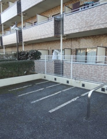 日神パレステージ玉川上水の駐車場