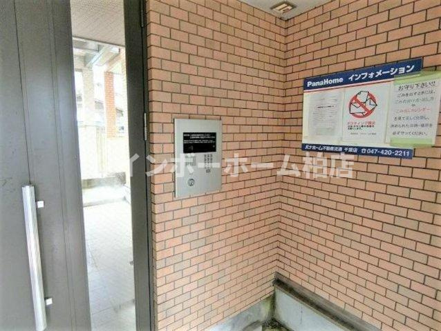 サンフローラ・エフのエントランス|オートロックがあります