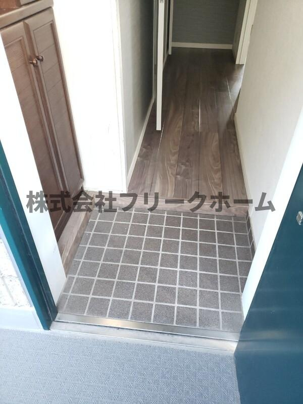小金井市緑町４丁目の賃貸マンションの玄関