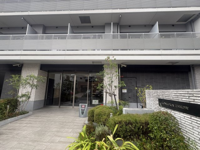 コンフォリア江坂広芝町のエントランス