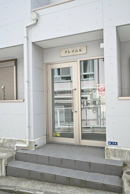 アレイムＫのエントランス