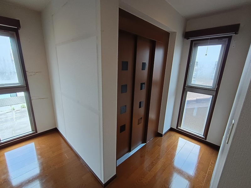高崎市末広町中古住宅 ガレージ・エレベーター付き！の設備|現地撮影