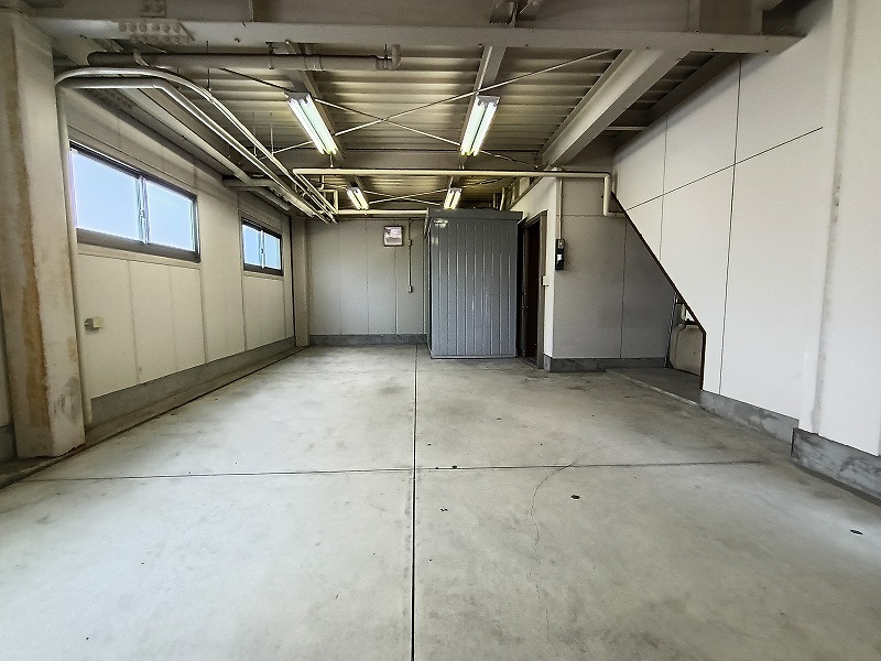 高崎市末広町中古住宅 ガレージ・エレベーター付き！の駐車場|現地撮影