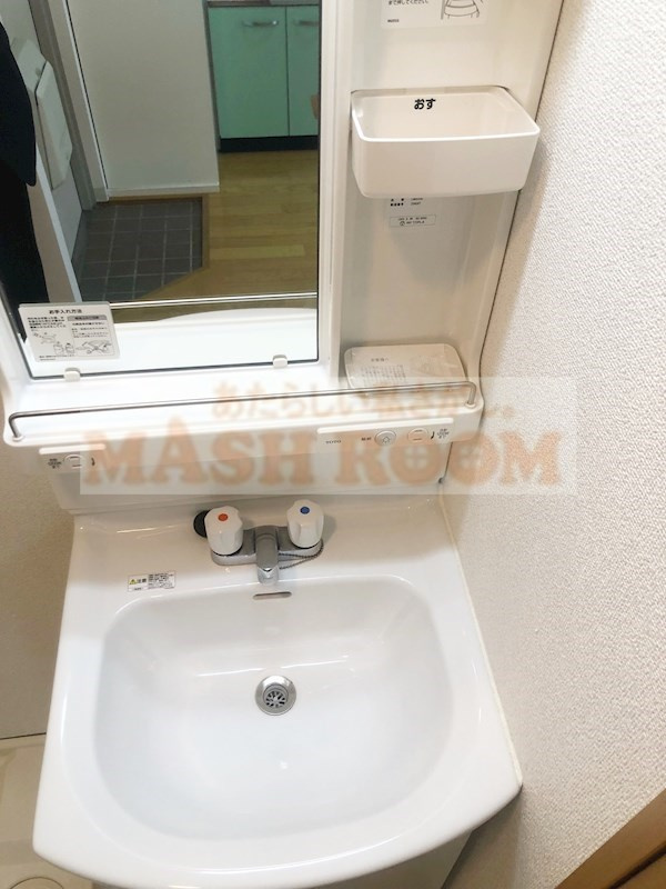 メゾンアゼリヤの独立洗面台|他部屋の参考写真です。