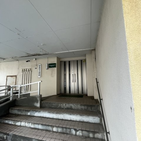 中島マンションのエントランス