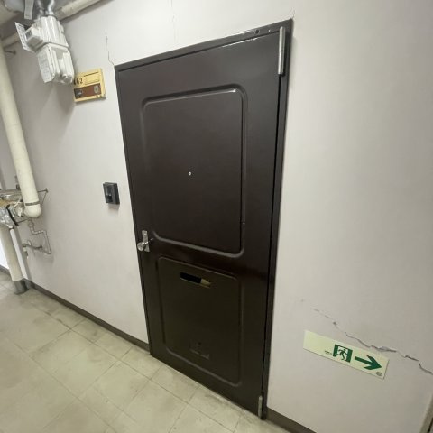 中島マンションの玄関