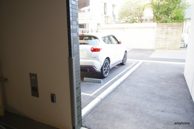 プレサンス江戸堀　仲介手数料無料の駐車場