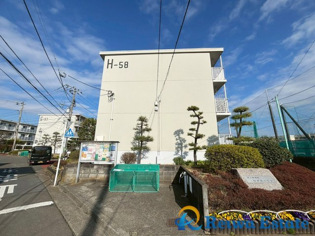 茅ヶ崎海岸松が丘ハイツH棟の外観